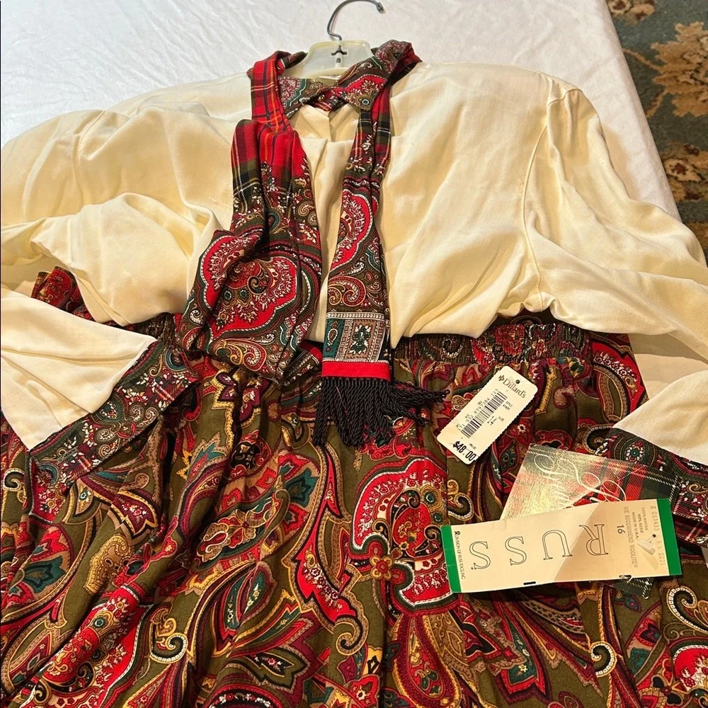 Russ Skirt Set Cream Shirt with Red Paisley Accents and Scarf Size 14/16 Vintage